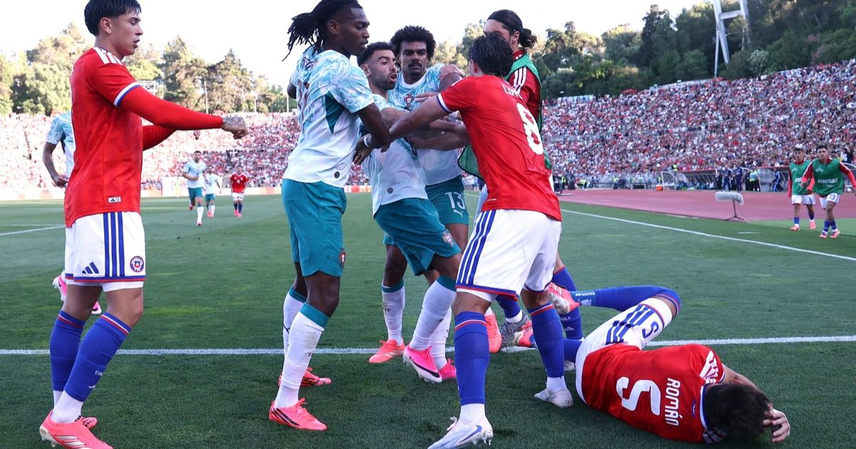 شاهد.. طرد لاعبَين بعد شجار عنيف خلال ودية البرتغال وتشيلي