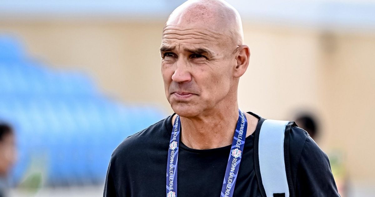 ليتش يقلل من أفضلية الأهلي ويؤكد طموح الشباب في إسقاط آسيا