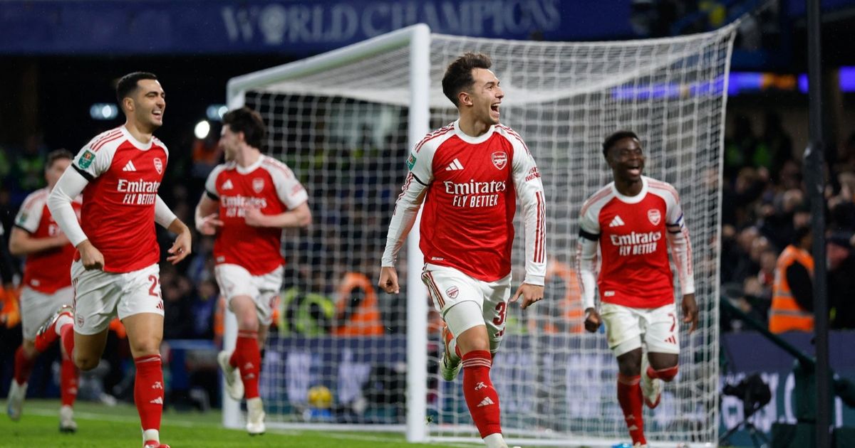 غاري نيفيل كان ينتظر المزيد من نجمين جديدين في أرسنال