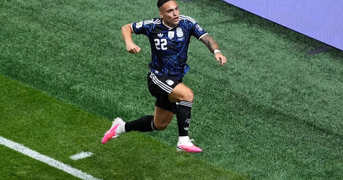 لاوتارو مارتينيز: عرض برشلونة "شرف عظيم".. ولا شيء مضمون