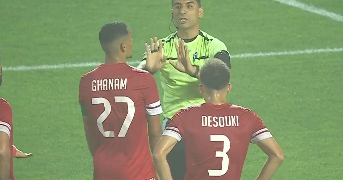 شاهد.. ناد مصري يُقلد السنغال بالانسحاب ويفلت من الخسارة