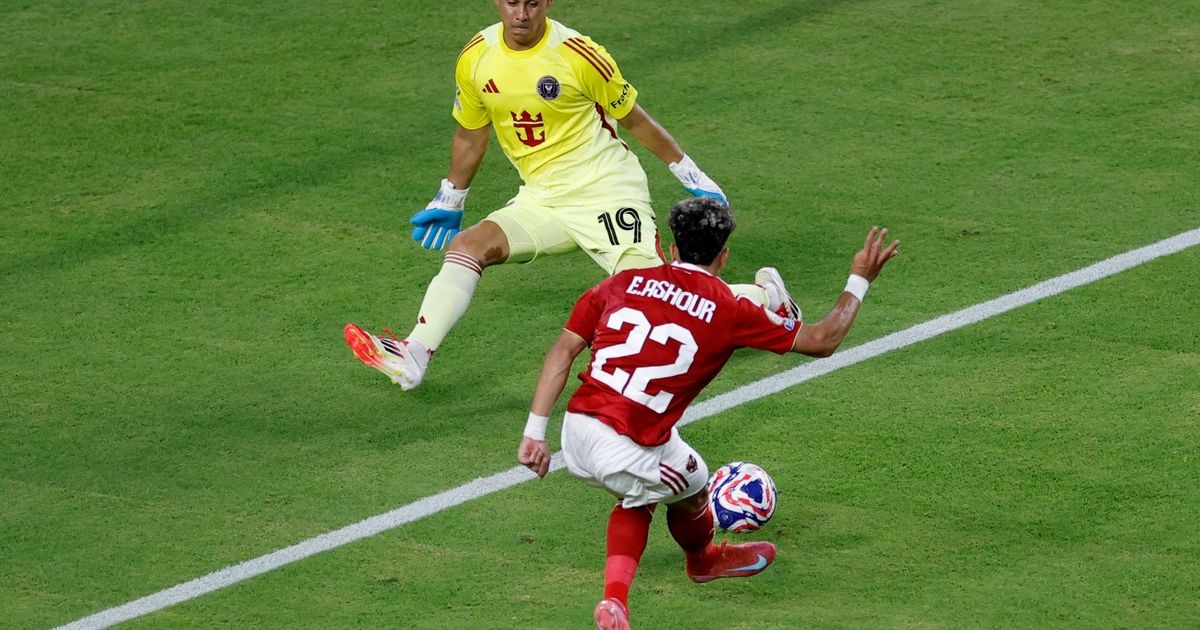 نجم الأهلي إمام عاشور مطلوب في الأخدود السعودي