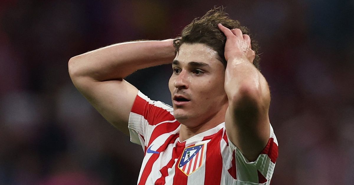 حرب ألفاريز تشتعل.. أتلتيكو مدريد يشكو برشلونة إلى فيفا