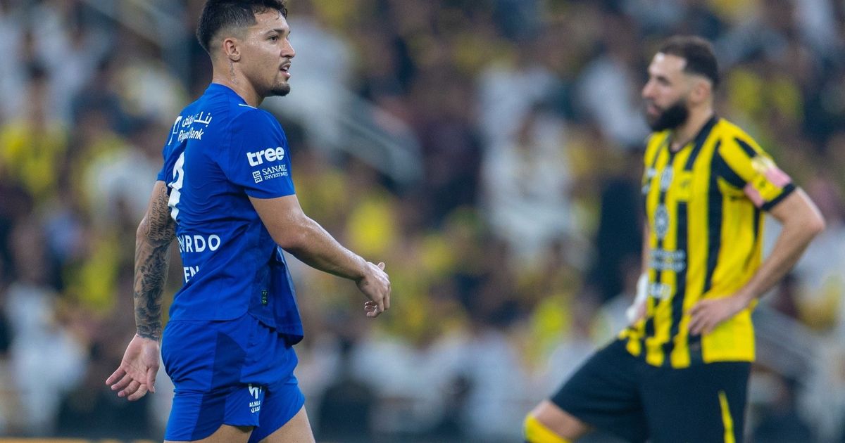 كريم بنزيما يرفض أوروبا وينتظر موافقة الصندوق للانتقال للهلال