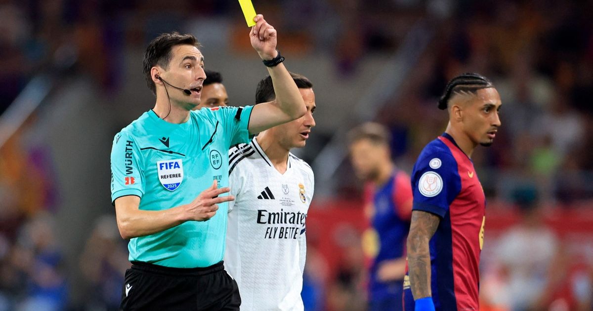 الكشف عن طاقم حكام مباراة القادسية والأهلي في كأس السوبر السعودي