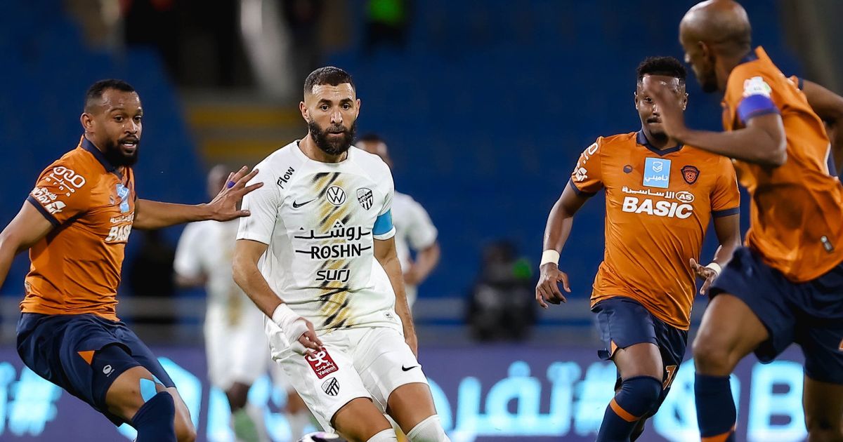 رئيس ليون يرغب بعودة بنزيما "ولو على كرسي متحرّك"