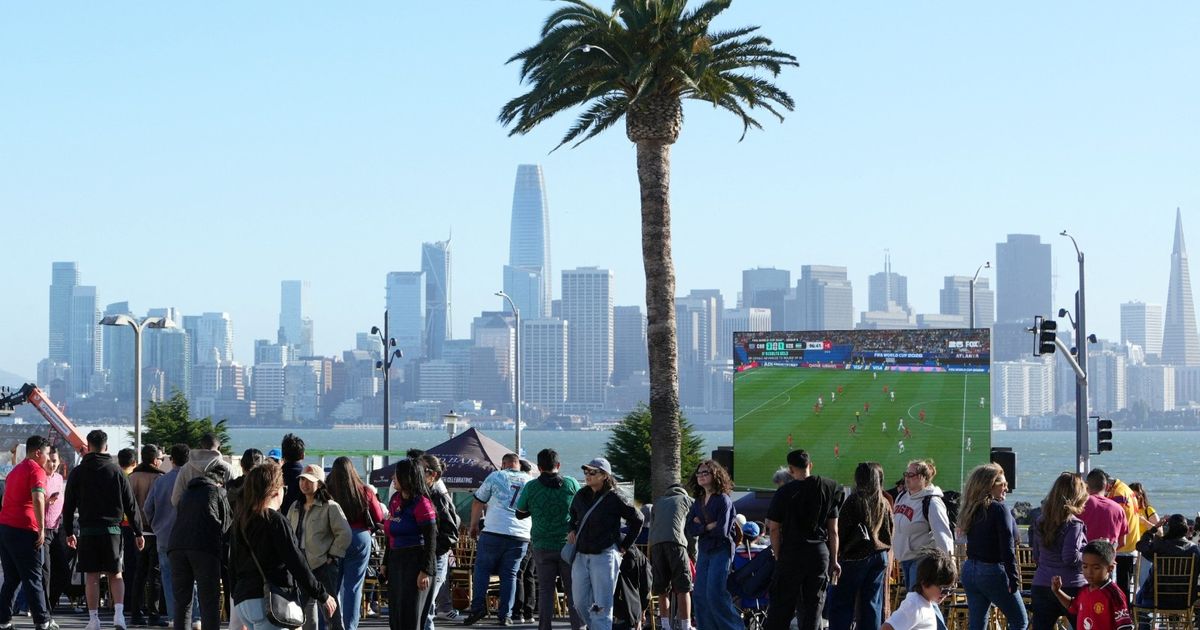 مقتل شخص بعد إطلاق نار بمنطقة لمشجعي كأس العالم في كاليفورنيا