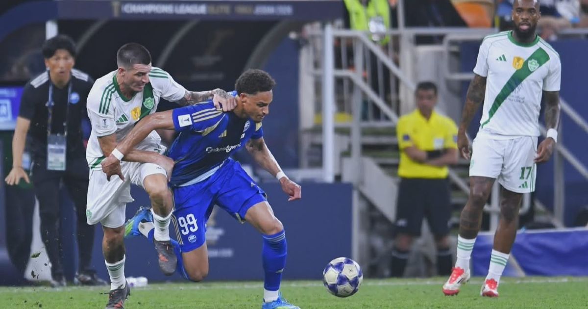 شاهد.. الحظ يعاند الأهلي في الشوط الأول بنهائي دوري أبطال آسيا للنخبة