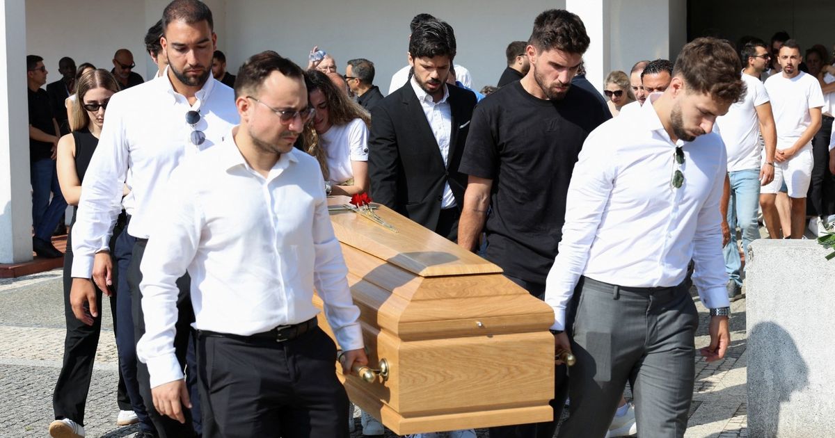 وصول نيفيز وكانسيلو إلى جنازة جوتا بعد ساعات من مباراة الهلال