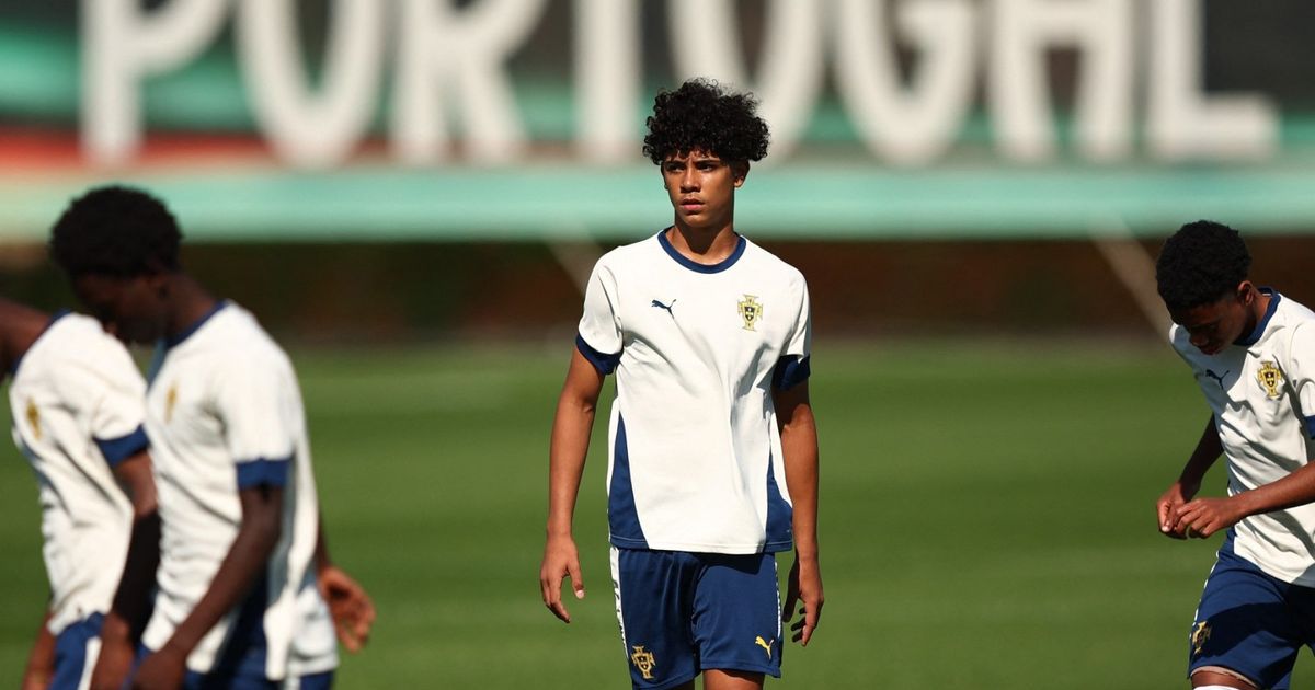 مفاجأة.. النصر يدرس تصعيد نجل كريستيانو رونالدو للفريق الأول