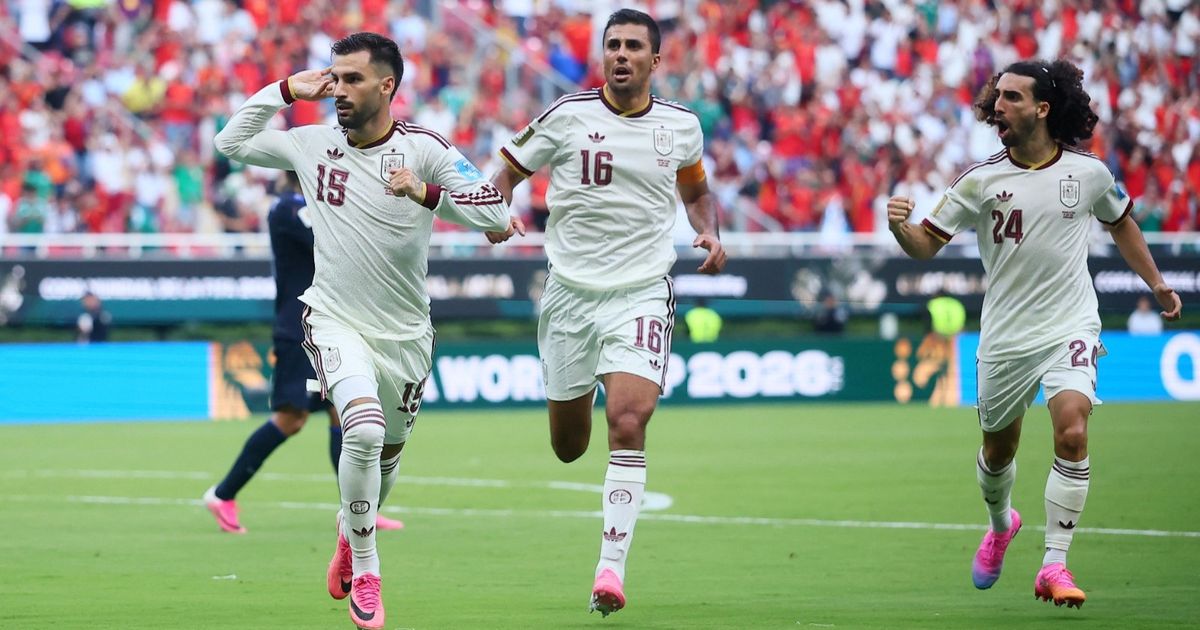 مساحات نيوز : إسبانيا تُقصي أوروغواي ومقصلة بيلسا تثير ضجة كبرى بكأس العالم