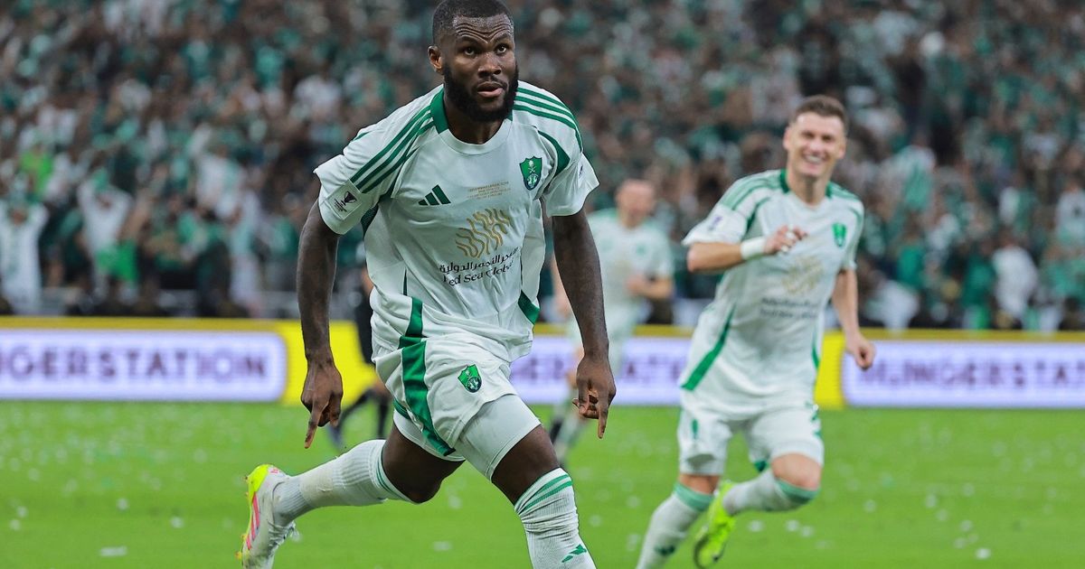 ما حقيقة رغبة كيسي في فسخ عقده مع الأهلي واللعب في إيطاليا؟