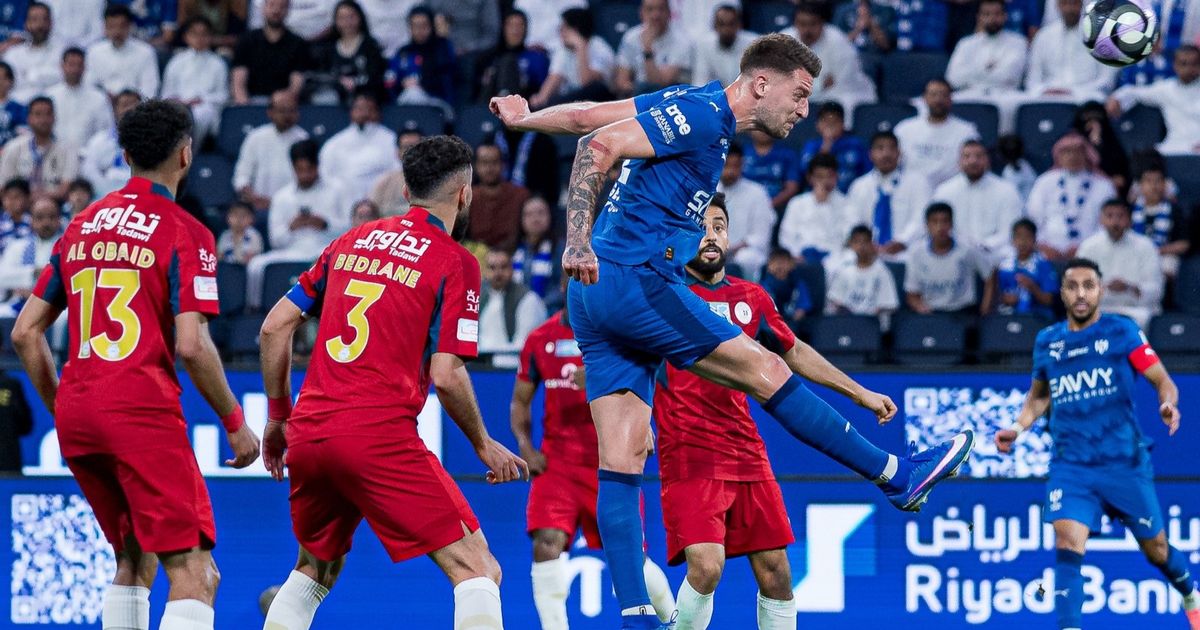 شاهد.. سافيتش يمنح التقدم للهلال أمام ضمك في الشوط الأول