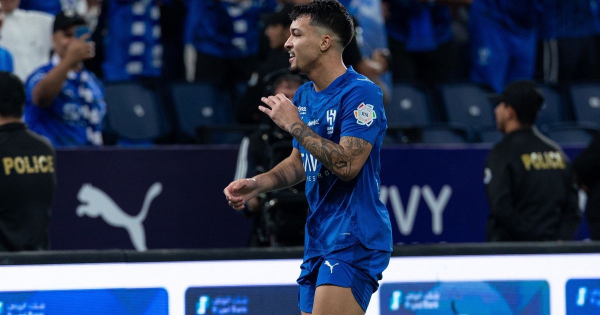 شاهد.. الهلال يهزم الشباب ويواصل مطاردة النصر في قمة الدوري السعودي