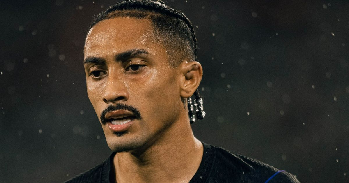 الصالح نيوز : هل يقود رافينيا برشلونة في أسبوع مرتقب بالموسم؟
