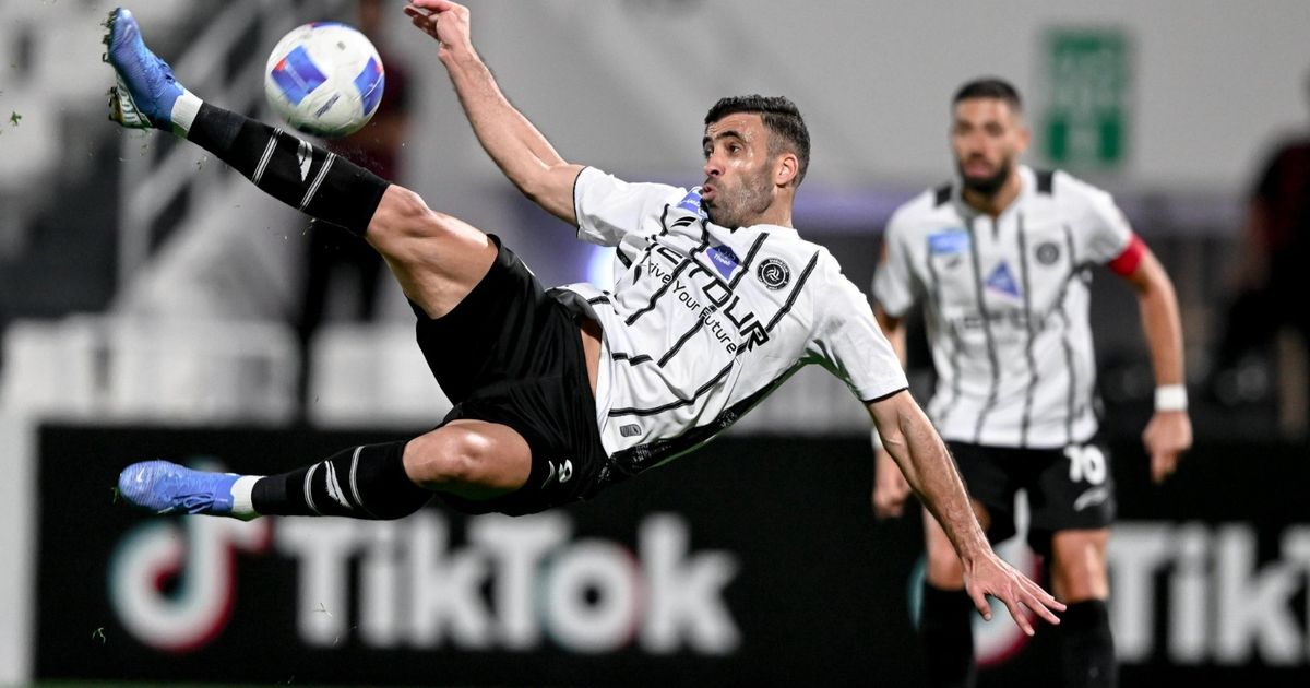 13 هدفاً وسداسية تاريخية لحمد الله في فوز الشباب على حضرموت