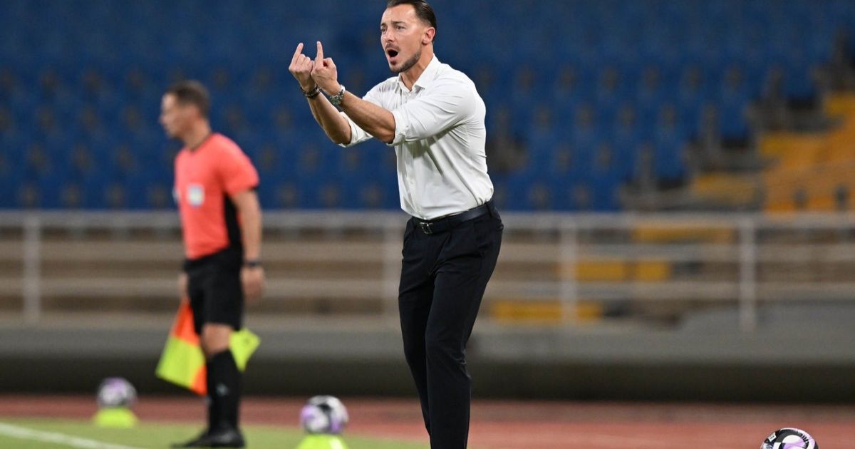 يايسله يرد بقوة ويُدافع عن خياراته بعد فوز الأهلي على الحزم