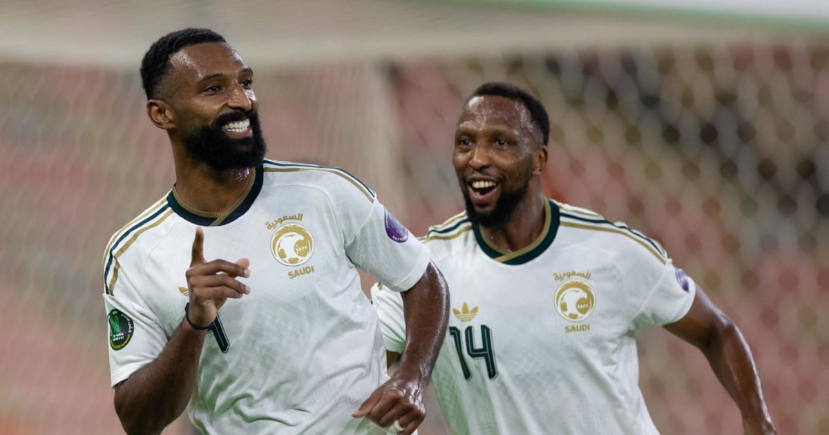 شاهد.. السعودية تتقدّم على عُمان بثلاثية في الشوط الأول