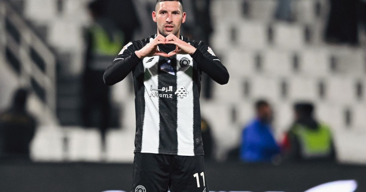 الشباب يسيطر على جوائز شهر مارس بدوري روشن السعودي