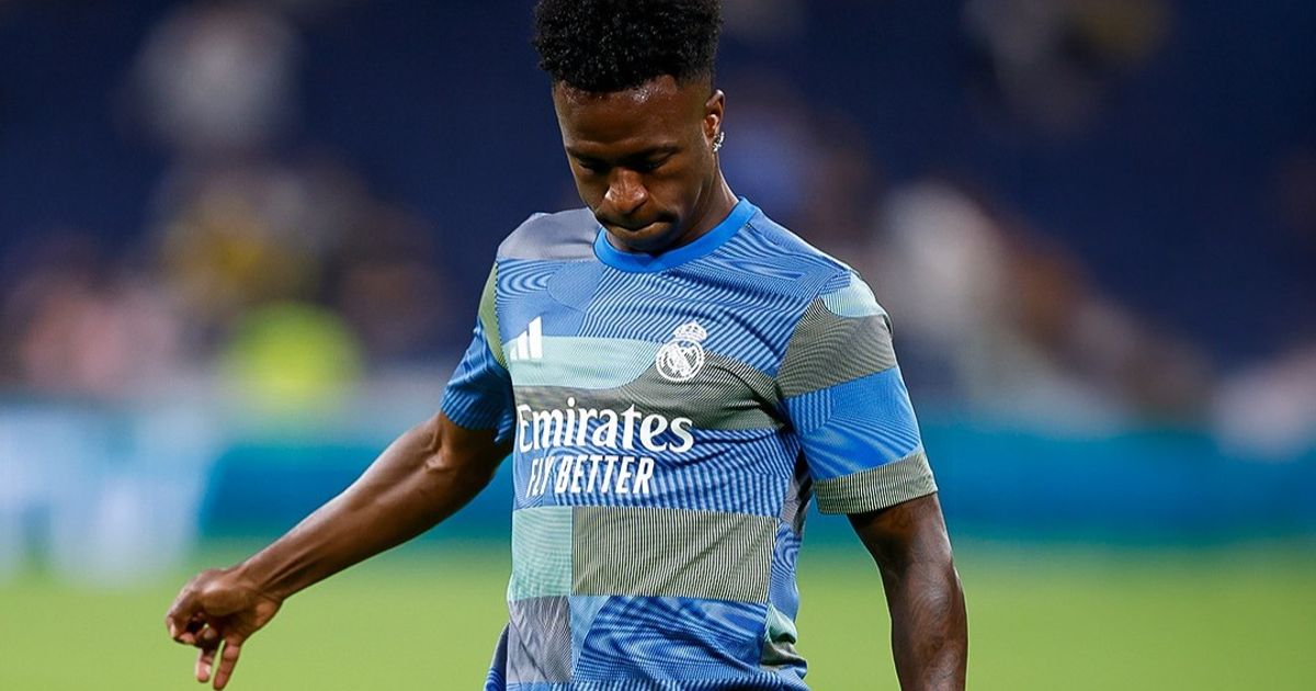 جماهير ريال مدريد تصب غضبها على فينيسيوس وكاريراس