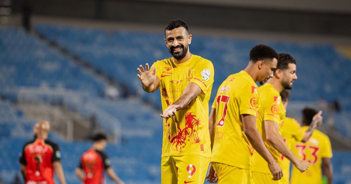 القادسية يكتسح الرياض برباعية ويُعمّق جراحه في صراع الهبوط