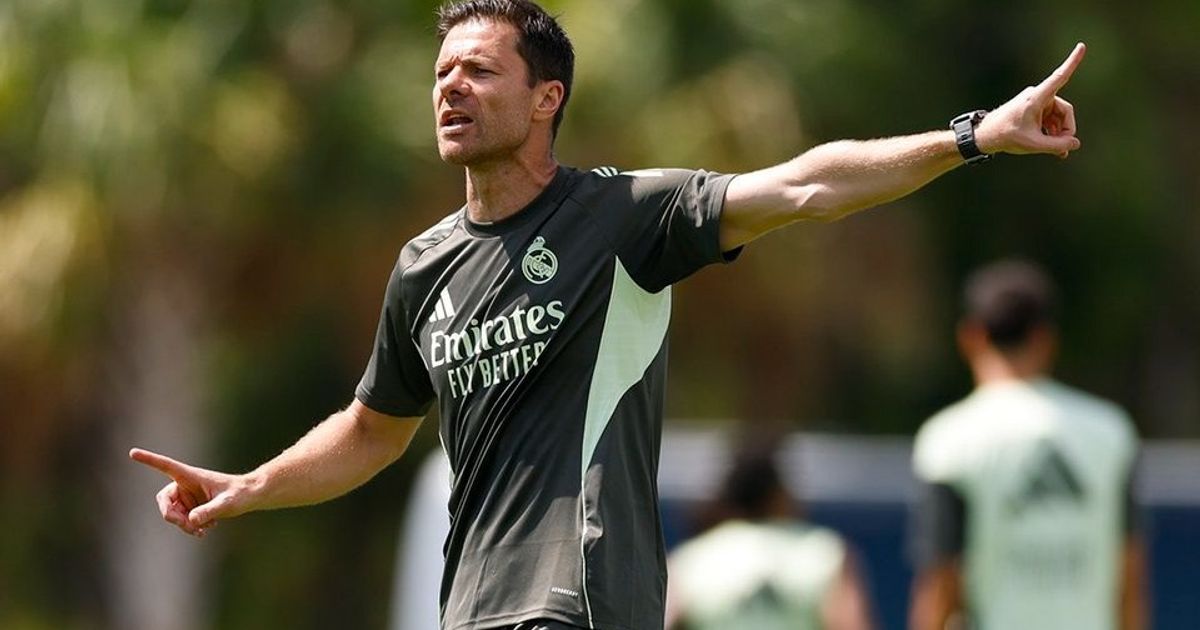 تشابي ألونسو: الهلال منافس قوي ويملك مدرباً من الطراز الرفيع