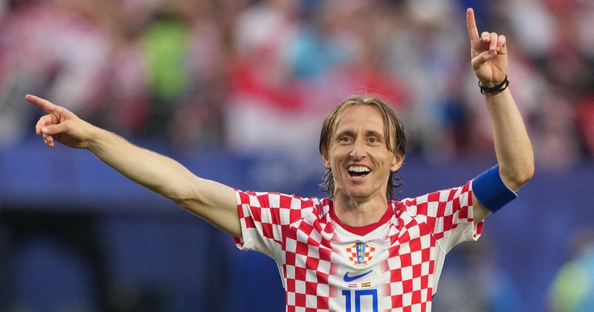 موقع الملاعب : هل يستمر مودريتش في الملاعب بعد تعيين صديقه المقرب مدرباً لكرواتيا؟