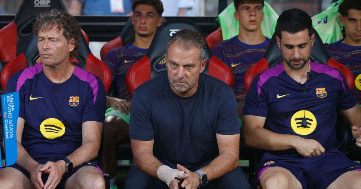 من سيحلّ مكان مدرب برشلونة هانزي فليك الموقوف أمام ريال مدريد؟