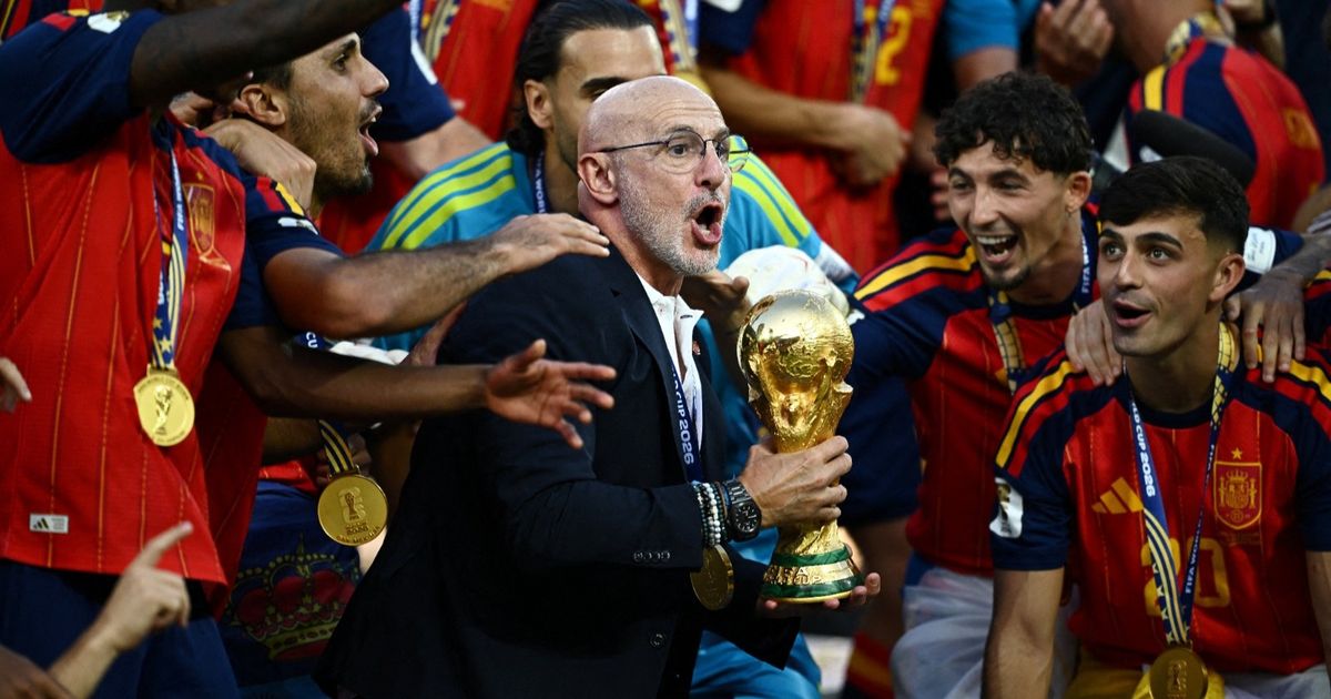 لماذا انتقد دي لا فوينتي نادي برشلونة بعد الفوز بكأس العالم؟
