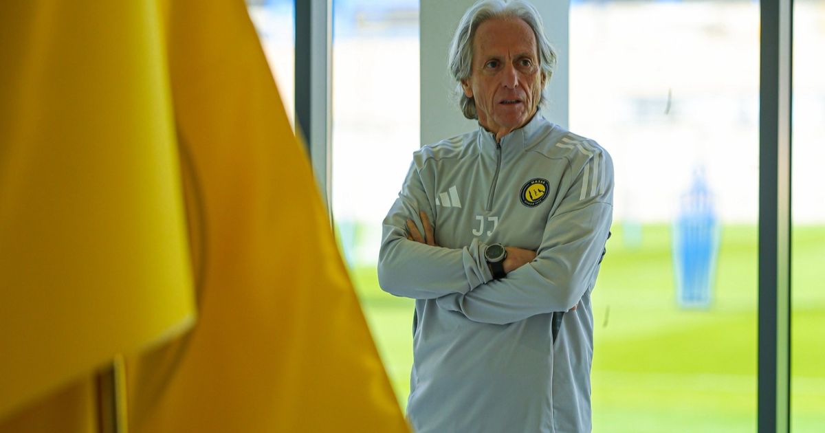 جيسوس مدرب النصر محبط من المنتخب السعودي ويتهرب من عبد الله الحمدان