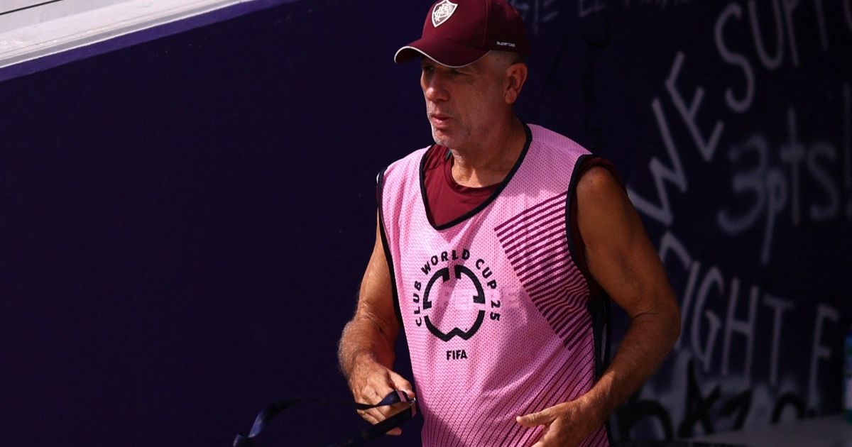 مدرب فلومينينسي مُتخوف من الهلال لهذا السبب