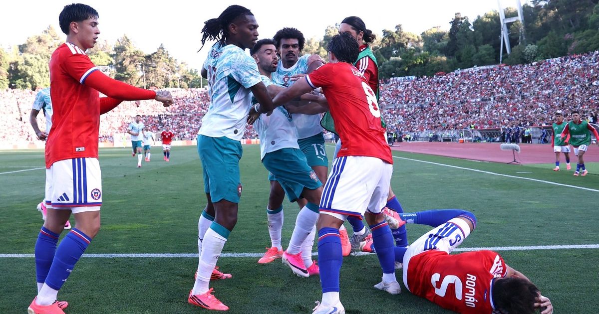 لياو يحاول الهروب من إيقاف "فيفا" بتوضيح سبب ضرب لاعب تشيلي