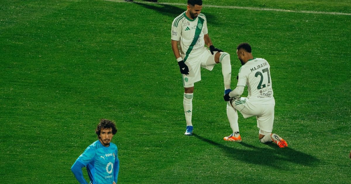 محرز ينتزع من "بطل إفريقيا" لقب الأفضل في مباراة الأهلي ونيوم