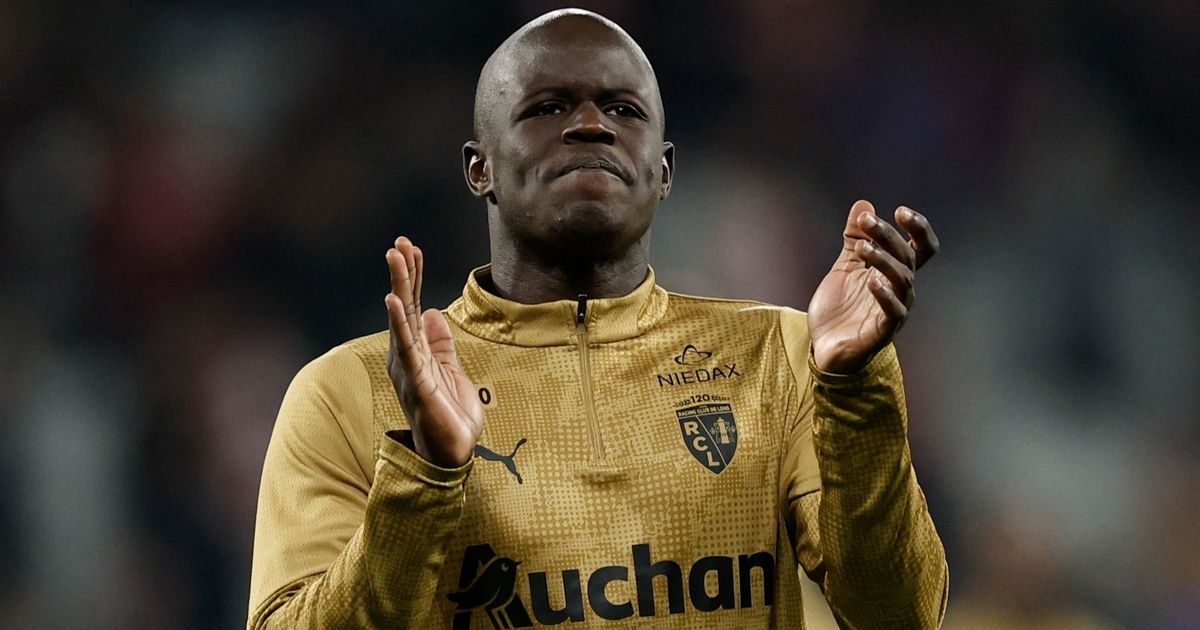 ليكيب: وكيل ساخط يرسل رجلين لملاحقة مالانغ سار لاعب نيوم