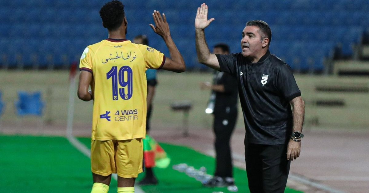 استمرار القادري.. الحزم يجدد ثقته بالمدرب التونسي في دوري روشن