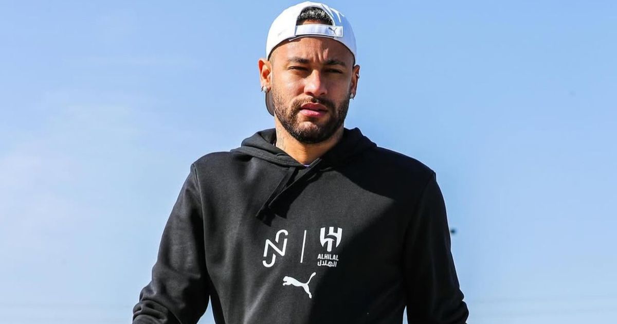 سانتوس "يستحضر بيليه" لاستعادة نيمار من الهلال