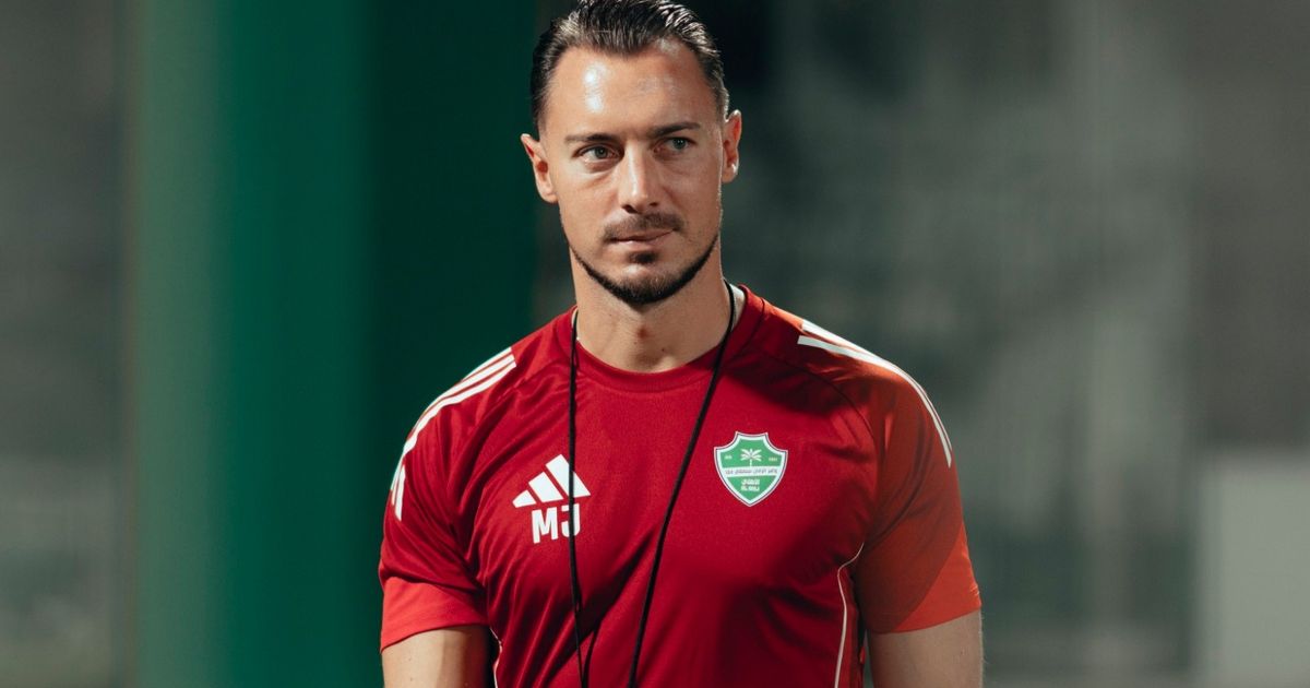 الأهلي السعودي يجدد ثقته بالمدرب يايسله حتى 2027