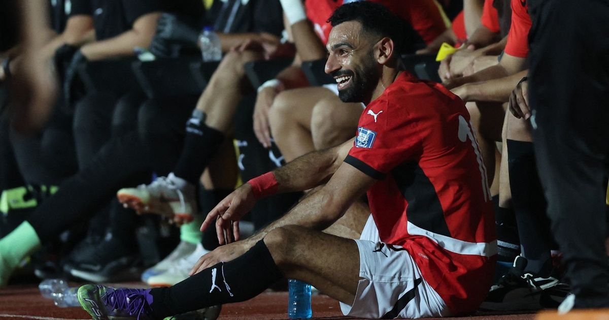 محمد صلاح ينشر صورة "فيلم ثقافي" من معسكر منتخب مصر
