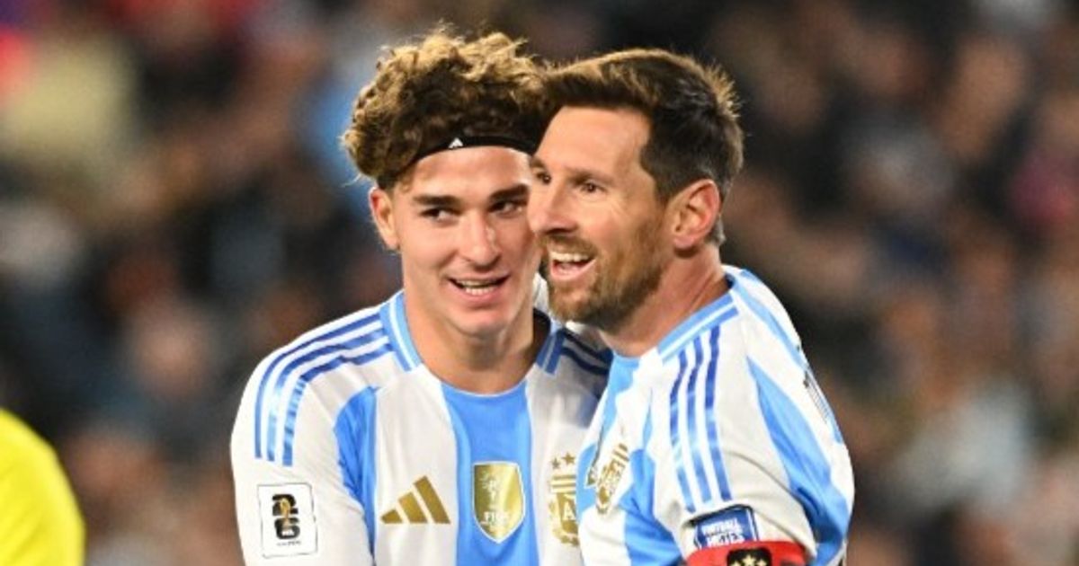 برشلونة ينتظر حسم مصير ميسي للتحرك نحو ألفاريز