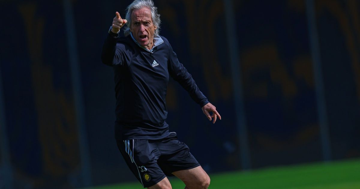 جورجي جيسوس يوجه رسالة لمنافسي النصر ويكتشف "صدفة" في الزوراء