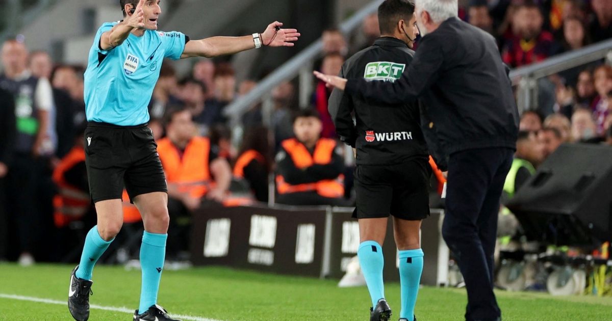 الصالح نيوز : لجنة حكام الدوري الإسباني تحسم الجدل بشأن لمسة بالدي في الكلاسيكو