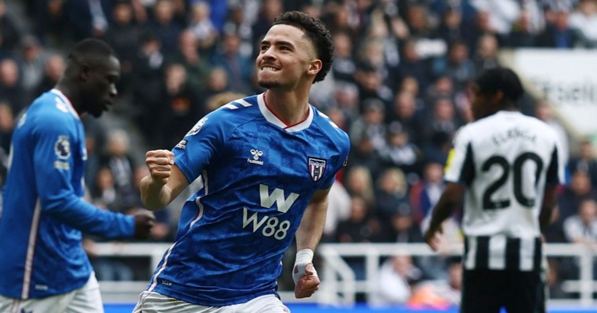 المغربي شمس الدين طالبي جناح سندرلاند يقترب من الدوري السعودي