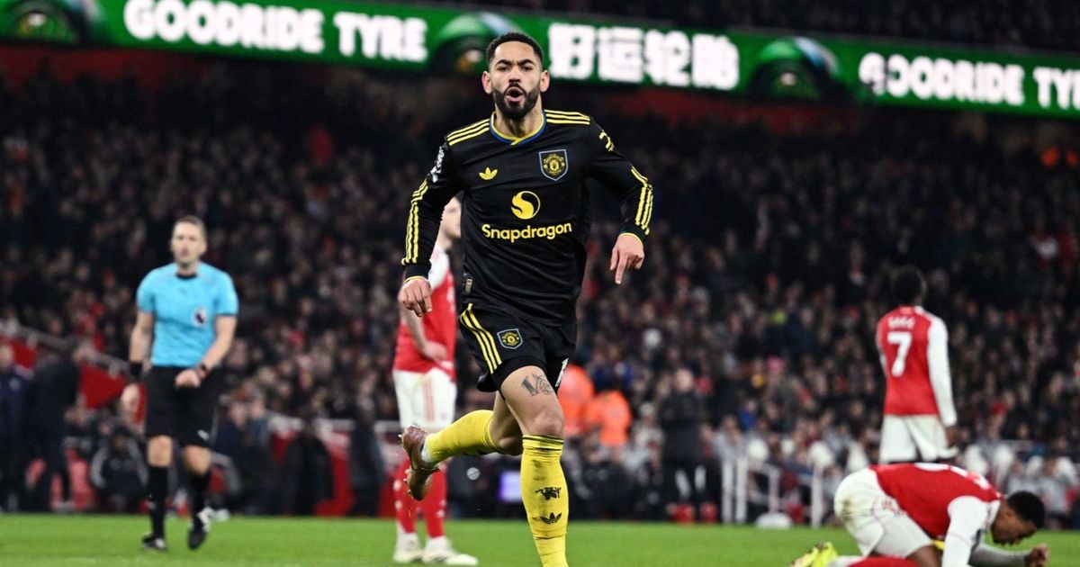 كونيا يشن هجوماً حاداً على مشجع مانشستر يونايتد وشعره