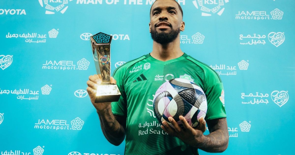 من الأفضل بين إيفان توني ورياض محرز في مباراة الأهلي والاتفاق؟