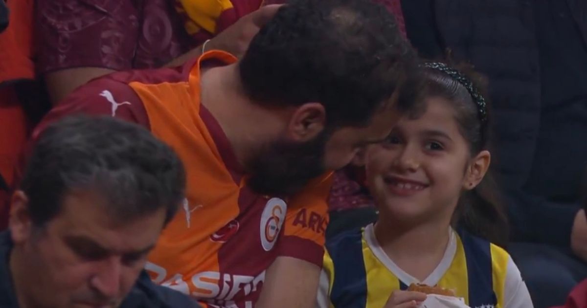 شاهد: أصدقاء في المنزل والملعب.. أب وابنته يخطفان الأضواء في تركيا