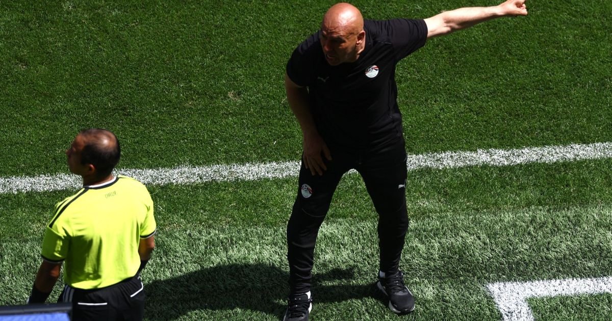 حسام حسن: منتخب مصر يستحق ركلة جزاء مليون%.. وأين الـVAR؟