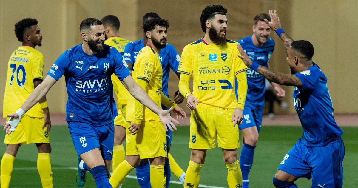 شاهد.. الهلال يتقدم على الحزم بهدف بنزيما في الشوط الأول