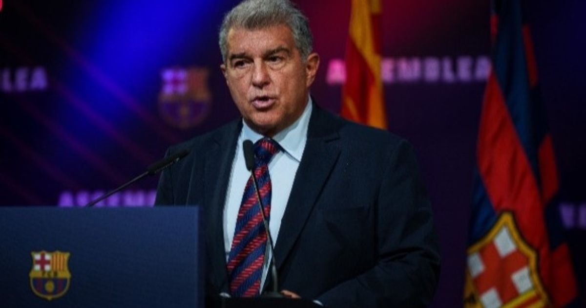 لابورتا "مُنقذ برشلونة" يصف منتقديه بـ"العميان"
