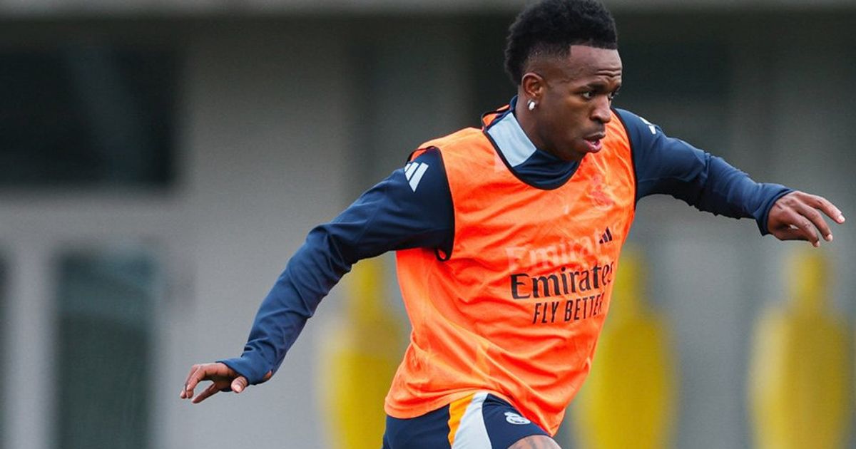 فينيسيوس "يرفض عرضاً أول" من ريال مدريد لتجديد عقده