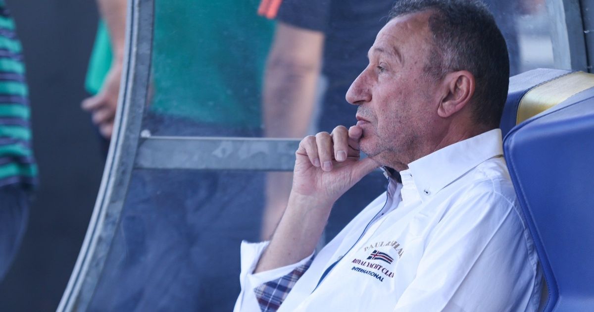 الخطيب باقٍ في رئاسة الأهلي "بما يتوافق مع الحالة الصحية"